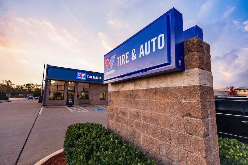 Tyler Texas, Valvoline Tire and Auto, front of store, sign for store